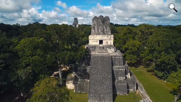 Az I. templom Tikalban, háttérben a III. templom, Guatemala (Fotó: Viasat History)