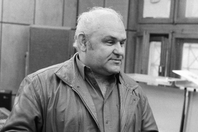 Hofi Géza (1936-2002) humorista, előadóművész a Magyar Rádióban, 1982 (Fotó: Fortepan/Szalay Zoltán)