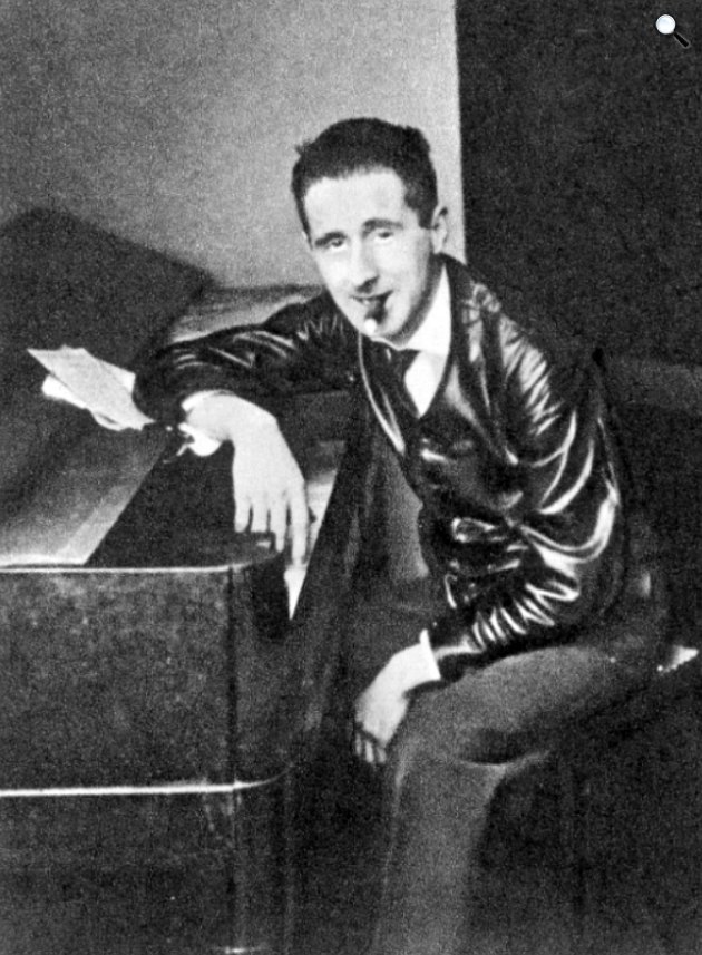Bertolt Brecht (1898-1956) drámaíró, költő (Fotó: Europeana.eu/Deutsche Phototek))