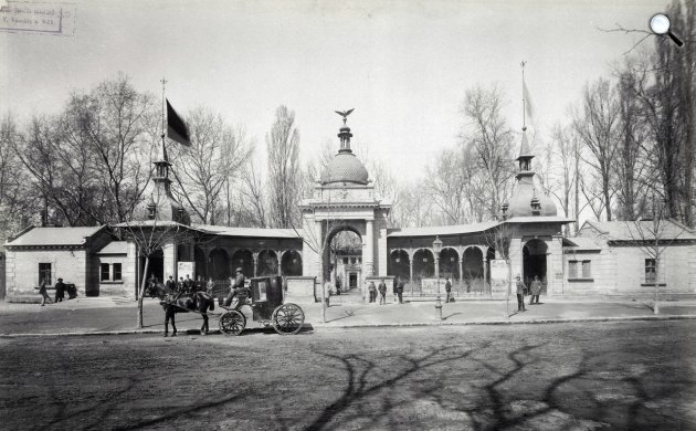 Az 1866-ban megnyílt Budapesti Állatkert régi főkapuja, 1890 előtt (Fotó: Fortepan/Budapest Főváros Levéltára/Klösz György fényképei/Klösz György