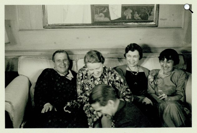 Gertrude Stein, Fanny Butcher, Bobsy Goodspeed és Alice B. Toklas vacsoraparti, 1934 (Fotó: Wikimedia/Newberry Library)