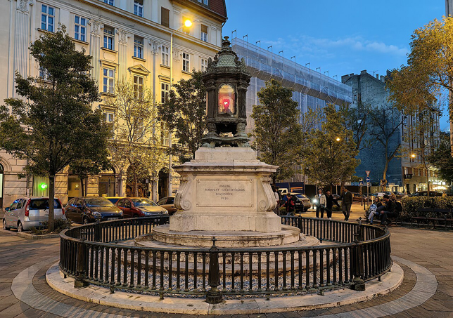 Batthyány-örökmécses, Budapest (Fotó: Wikimedia/Random photos 1989)