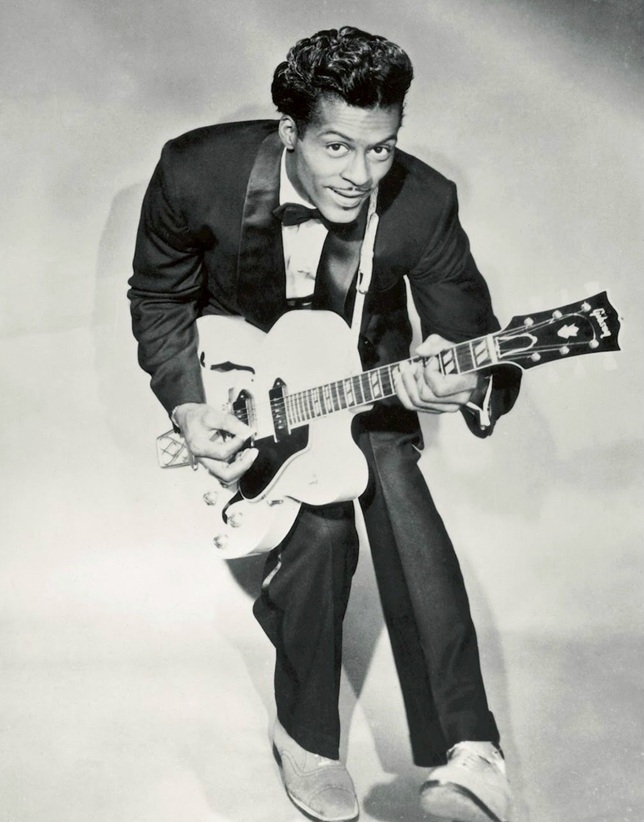 Chuck Berry (1926-2017) kacsajárás és a gitárriffek mestere, 1958 körül (Fotó: Wikimedia/Pickwick Records)
