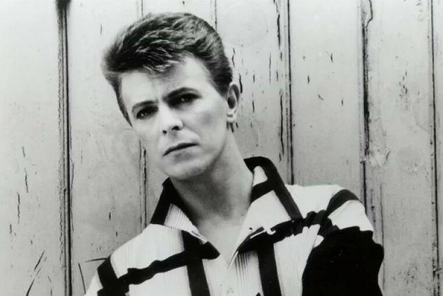 David Bowie (1947-2016) Grammy-díjas angol zenész, színész, zenei producer és zeneszerző, Tonight Promo, 1984 (Fotó: Wikimedia/EMI America)