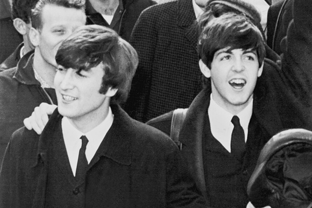 John Lennon és Paul McCartney a Kennedy reptéren (Fotó: Wikimedia/Library of Congress)
