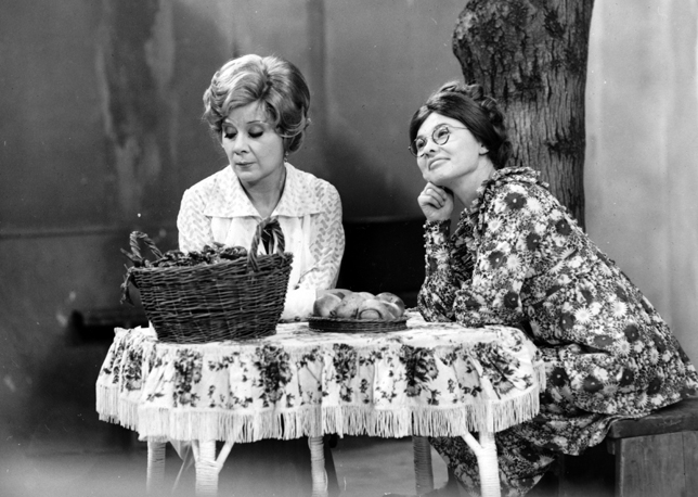 Volt egyszer egy család - Ruttkai Éva és Töröcsik Mari, 1972 (Fotó: Fortepan/Révész György/B. Müller Magda)