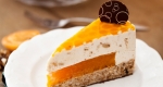 Magyarország Cukormentes Tortája: Barackos buboréktorta, Vaslóczki Orsolya (Fotó: Erdőháti Áron, styling: Milutinovits Panka)